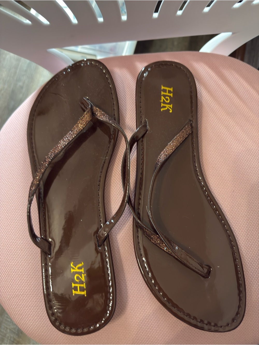 H2K Women's Chocolate Patent Flip Flop Sandals with Glitter Straps